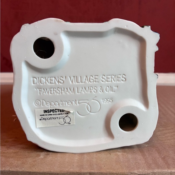 Dept 56 Dickens Village Series “Faversham Lamps & Oils” #5832-7 1995 - Picture 10 of 13